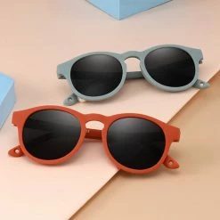 Maesy - Baby Zonnebril Bowi - Dreumes En Peuter - 1-3 Jaar - Flexibel Buigbaar - Verstelbaar Elastiek - Gepolariseerde UV400 Bescherming - Unisex Babyzonnebril Rond - Taupe Bruin 11 Maesy - Baby Zonnebril Bowi - Dreumes En Peuter - 1-3 Jaar - Flexibel Buigbaar - Verstelbaar Elastiek - Gepolariseerde UV400 Bescherming - Unisex Babyzonnebril Rond - Taupe Bruin -Telano-winkel 550x516 5