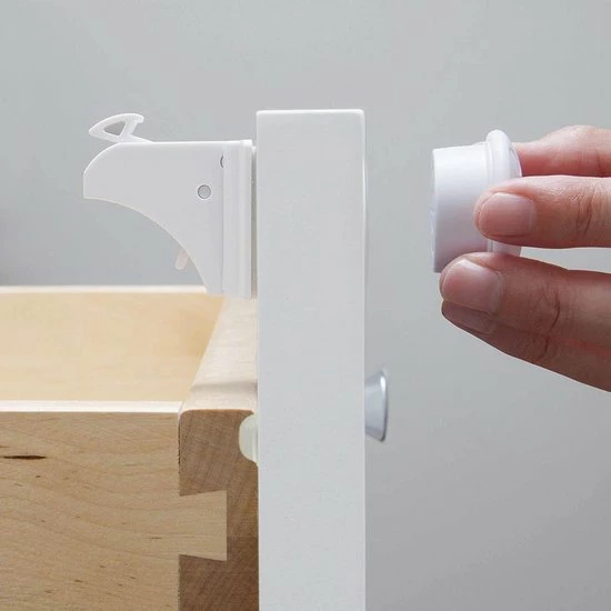 Gohh® Gohh 8 Kinderslot Kastjes Magneetsloten (met 3M Tape) En 2 Sterke Magneetsleutels - Geen Schroeven Nodig 10 Gohh® Gohh 8 Kinderslot Kastjes Magneetsloten (met 3M Tape) En 2 Sterke Magneetsleutels - Geen Schroeven Nodig - Afbeelding 10