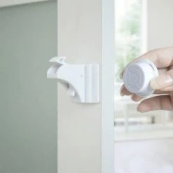 ByDeem - Kind Veiligheid Magneten 10 Magneet Sloten + 2 Magneet Sleutels - Magneetslot Kinderveiligheid - Magneetslot Baby - Kast Beveiliging Baby - Kinderslot Kastjes - Kinderbeveiliging Voor Kasten - Baby En Kind