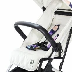 Deryan Luxe Rolo Luxe Lichtgewicht Buggy - Story Creme -Telano-winkel 550x551 1