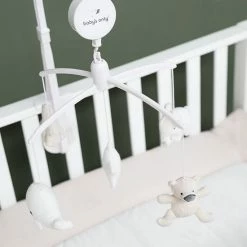 Baby's Only Muziekmobiel Baby - Boxmobiel - Zand/Wolwit/Wit - Gebreide Figuurtjes - Muziek Speelgoed - Melodie 'It's A Small World' 18 Baby's Only Muziekmobiel Baby - Boxmobiel - Zand/Wolwit/Wit - Gebreide Figuurtjes - Muziek Speelgoed - Melodie 'It's A Small World' -Telano-winkel 550x796 4