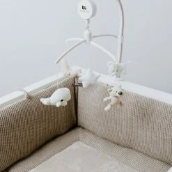 Baby's Only Muziekmobiel Baby - Boxmobiel - Zand/Wolwit/Wit - Gebreide Figuurtjes - Muziek Speelgoed - Melodie 'It's A Small World' 25 Baby's Only Muziekmobiel Baby - Boxmobiel - Zand/Wolwit/Wit - Gebreide Figuurtjes - Muziek Speelgoed - Melodie 'It's A Small World' -Telano-winkel 550x824 35